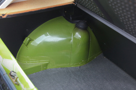 VW Golf LS (1976) - unverkleidetes Blech im Kofferraum