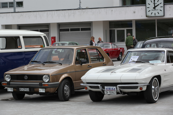 Bild: VW Golf Mk1 und Chevrolet Corvette C2 von 1963 - Dolder Classics vom 15. Mai 2016