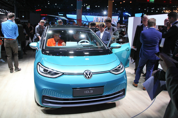 VW ID.3 (2019) - viel Interesse für den neuen Volkswagen - IAA in Frankfurt 2019