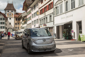 VW ID.Buzz (2023) moderner T1-Nachfahre und jüngstes Kind der AMAG-Flotte – 75 Jahre VW in der Schweiz