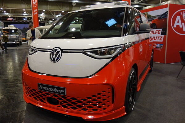 VW ID.Buzz (2023) – modifiziert von Irmscher und beworben vom AvD – Essen Motor Show 2023