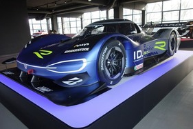 VW ID.R (2019) – Rekordwagen mit Elektroantrieb – im Museum PACE in Dortmund