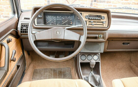 VW Jetta GLI (1980) – Das Zweispeichen-Lenkrad wirkt heute altmodisch.