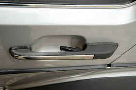 VW Jetta GLI (1980) – Plastik-Türgriffe mit Chrom-Akzenten