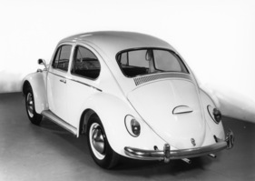 VW Käfer (1963) - im August 1963 erhielt die Kennzeichenleuchte eine breitere Form