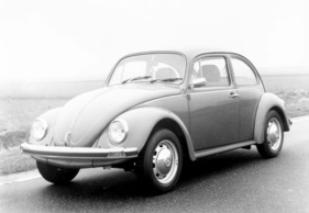 VW Käfer (1974) - ab August 1974 wurden die Blinkleuchten vorne in den Stossfängern integriert