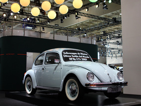 VW Käfer (2003) - die letzte hergestellte Käfer-Limousine - an der Techno Classica Essen 2012