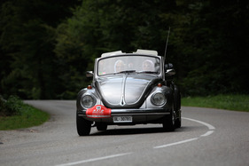 VW Käfer Cabriolet (1972) - Damenteam unterwegs in Frankreich - RAID Suisse-Paris 2012
