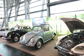 VW Käfer 1200 (1957) - mit Faltdach und seltener Farbkombination, angeboten für EUR 19'900 bei RealAuto - Retro Classics Bavaria 2018 VW Käfer 1200 (1957) - mit Faltdach und seltener Farbkombination, angeboten für EUR 19'900 bei RealAuto - Retro Classics Bavaria 2018