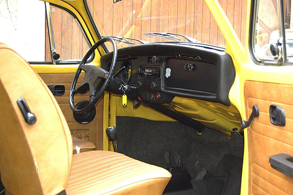 VW Käfer 1300 (1973) - an der Verkaufsausstellung und Auktion des Vogel Autocenters in Wangen (19. - 21. April 2013)