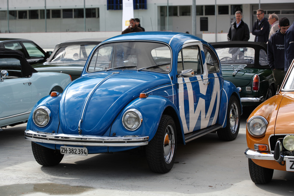 VW Käfer 1302 (1972) - mit passendem Aufkleber - Dolder Classics Mai 2019