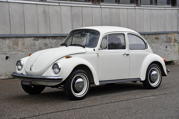 Bild: VW Käfer 1303 (1973) - als Lot 120 angeboten an der Frühlingsversteigerung der Oldtimer Galerie Toffen am 25. März 2023