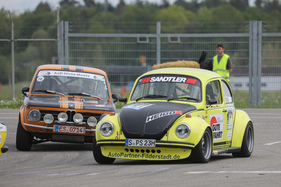 VW Käfer 1303 (1974) - Vintage Demo Racing hinter den Hallen - Klassikwelt Bodensee 2023 (1974)
