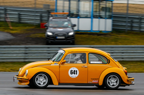 VW Käfer 1303 (1975) an der ADAC Westfalen Trophy 2016 - VFV GLPpro GT und Tourenwagen (Veteranen-Fahrzeug-Verband) (1975)