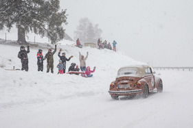 VW Käfer 1303 Cabrio (1972) - an der 25. Planai-Classic 2022 (1972)