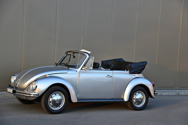 VW Käfer 1303 Cabriolet (1979) - als Lot 197 an der Versteigerung der Oldtimer Galerie Toffen am 15. Oktober 2022