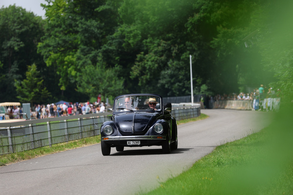 VW Käfer 1303 S Cabriolet (1977) - Startfeld "AMAG Classic Gruppe" - Oldtimer GP Brugger Schachen 2024
