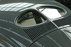 VW Käfer (1949) - im Verkehrszentrum des Deutschen Museums  - das berühmte Brezel-Fenster