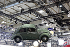 VW Käfer (1950) - Bretzelkäfer schwebt fast schwerelos an der Decke - Techno Classica 2015