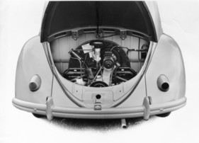 VW Käfer (1952) - Blick unter die hintere Motorhaube