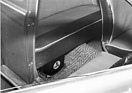 Bild: VW Käfer (1952) - Rückbank und Batterie (6 Volt)