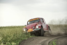 VW Käfer (1970) - sie geben alles - Rallye Peking-Paris 2013