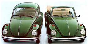 VW Käfer (1973) - die Limousine und das Cabriolet in Grün