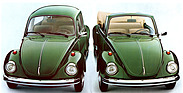 VW Käfer (1973) - die Limousine und das Cabriolet in Grün