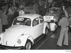 Bild VW Käfer (1974) - Nach 11'916'519 Käfern ging in Wolfsburg eine Produktions-Ära zu Ende