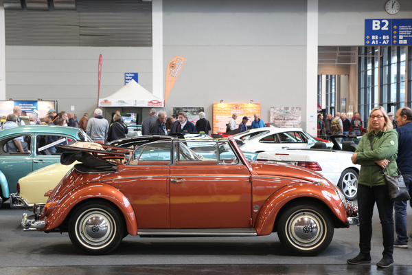 VW Käfer Cabriolet (1955) - in weitgehend originalem Zustand für EUR 72'000 angeboten - Motorworld Classics Bodensee 2022