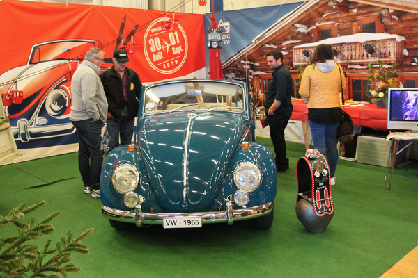 Image: VW Beetle Cabriolet (1965) - Vintage car and parts market Fribourg 2019
