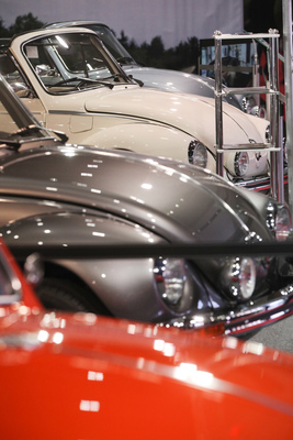 VW Käfer Cabriolets in Reih' und Glied - Retro Classics Bavaria 2017 in Nürnberg