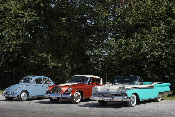 Image: VW Beetle, Studebaker and Ford - stylistic diversity - Albisgütli Classic Cars & Bikes October 2023