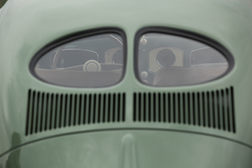 VW Käfer der Fünfzigerjarhe - mit dem berühmten Bretzel-Fenster - OSMT Zug September 2015