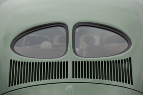 VW Käfer der Fünfzigerjarhe - mit dem berühmten Bretzel-Fenster - OSMT Zug September 2015