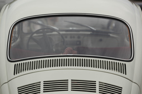 VW Käfer der Siebzigerjahre - mit grossem Heckfenster und viel Luft für den Motor - OSMT Zug September 2015