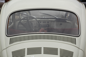 VW Käfer der Siebzigerjahre - mit grossem Heckfenster und viel Luft für den Motor - OSMT Zug September 2015