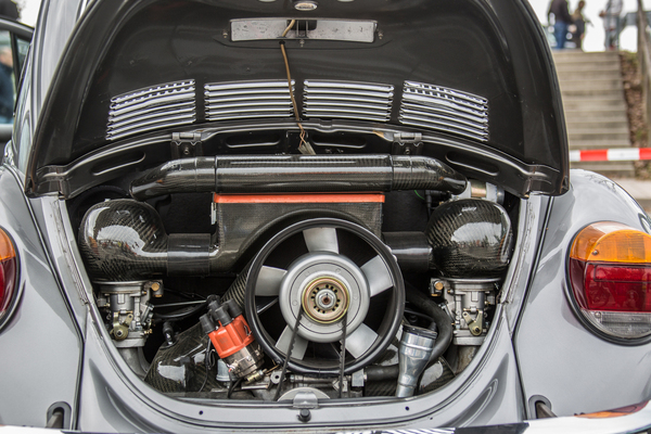 VW Käfer mit aufgerüstetem Motor – Retro Saisonauftakt 2025