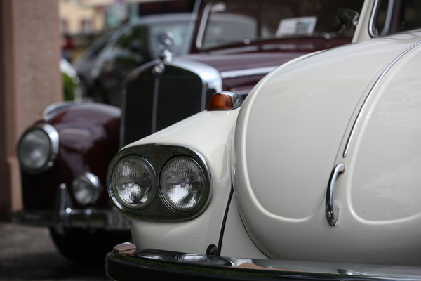 VW Käfer mit nachgerüsteten Doppelscheinwerfern - Oldtimer in Obwalden O-iO 2016