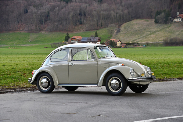 VW Käfer mit nur 777 km auf dem Tacho - angeboten an der Versteigerung der Oldtimer Galerie anlässlich der Swiss Classic World am 1. Juni 2024 in Luzern