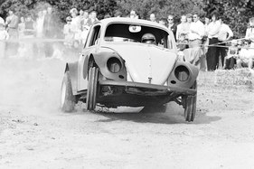VW Käfer (oder was davon noch übrig blieb) am Stock Car Rennen in Bonn anfangs 70er Jahre VW Käfer (oder was davon noch übrig blieb) am Stock Car Rennen in Bonn anfangs 70er Jahre