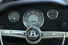 VW Karmann Ghia (1968) - der Drehzahlmesser ist ein Nachrüstteil