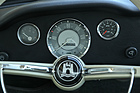 VW Karmann Ghia (1968) - der Drehzahlmesser ist ein Nachrüstteil
