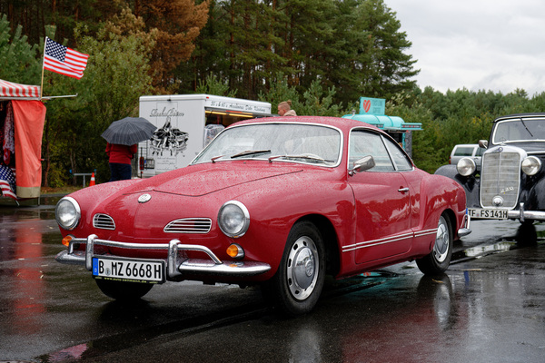 VW Karmann-Ghia Automatic (1968) – schöner Typ 14, mit Automatik der Inbegriff des Hausfrauenporsches – Oldtimer-Show Berlin 2022