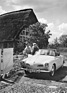 VW Karmann-Ghia Coupé (1963) - stolz zeigt er ihr sein neues Auto