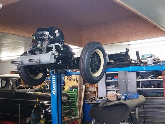 VW Karmann-Ghia () – Das Fahrgestell wartet auf die Hochzeit mit der Karosserie – Zu Besuch in der Sammlung Hilker