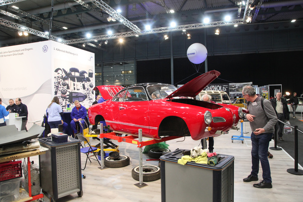 Bild: VW Karmann-Ghia auf dem Stand von Volkswagen Classic - Bremen Classic Motorshow 2020