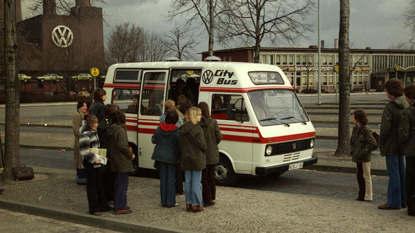 Bild: VW LT 35 (1975) – als Kleinbus für 14 Passagiere