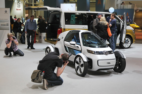VW Nils (2011) - auch moderne Technik wurde eifrig fotografiert (Techno Classica 2017)