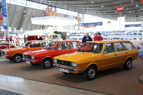 VW Passat (1974) - 40 Jahre Volkswagen Passat wurde hier gefeiert, und alles so schön bunt hier - an der Retro Classics Stuttgart 2013